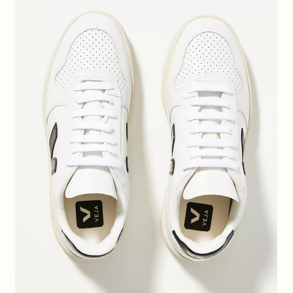 Veja V-10 black